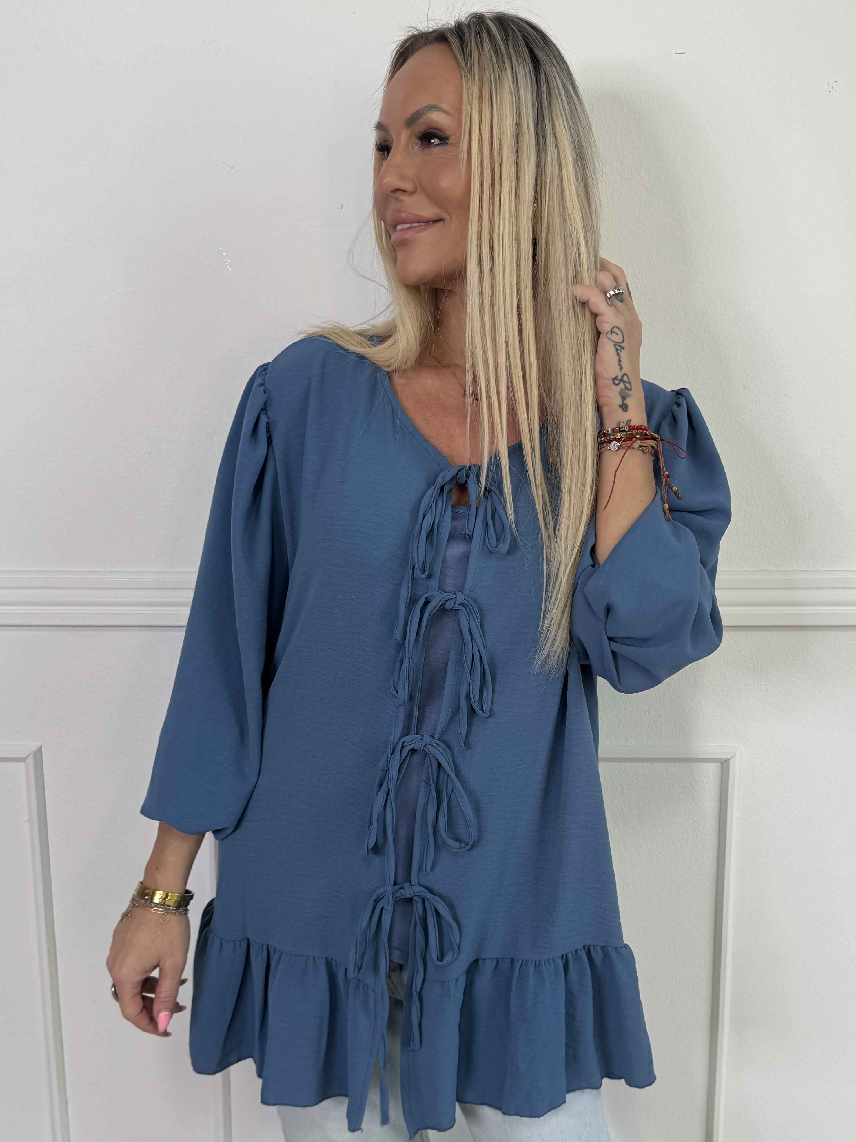 Leslie - Sød tunika i viskose med fine sløjfer foran